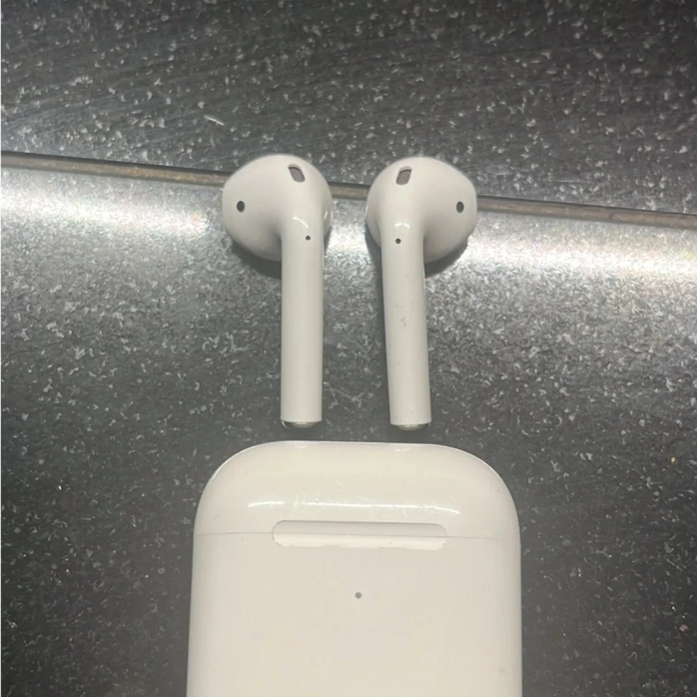 Apple White Wireless Earbuds